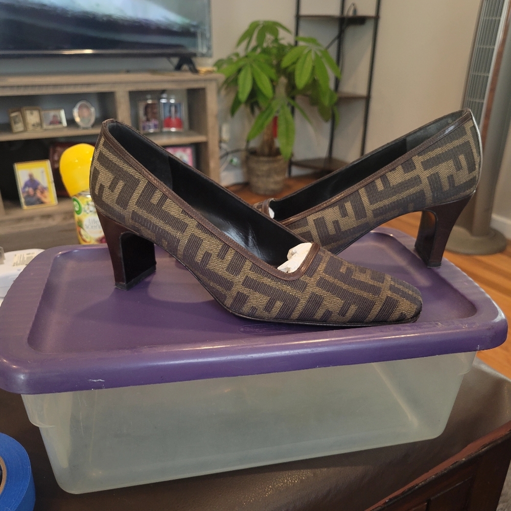 Fendi Zucca pumps
